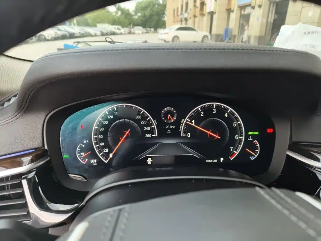 BMW 5 Series — миниатюра 4