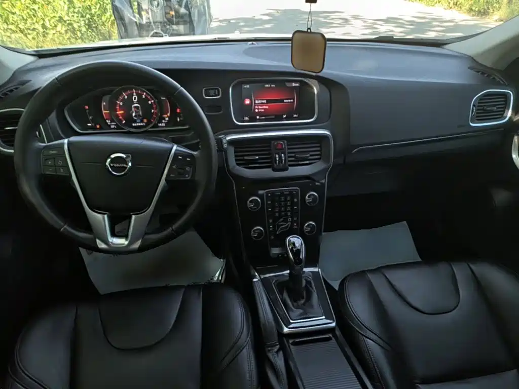 Volvo V40 — миниатюра 10