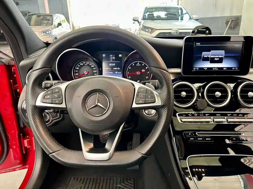 Mercedes-Benz C-Class — миниатюра 13
