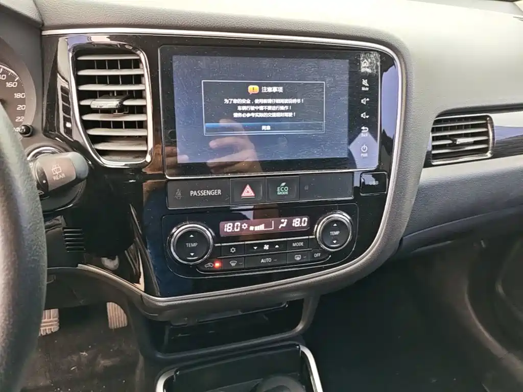 Mitsubishi Outlander — миниатюра 13