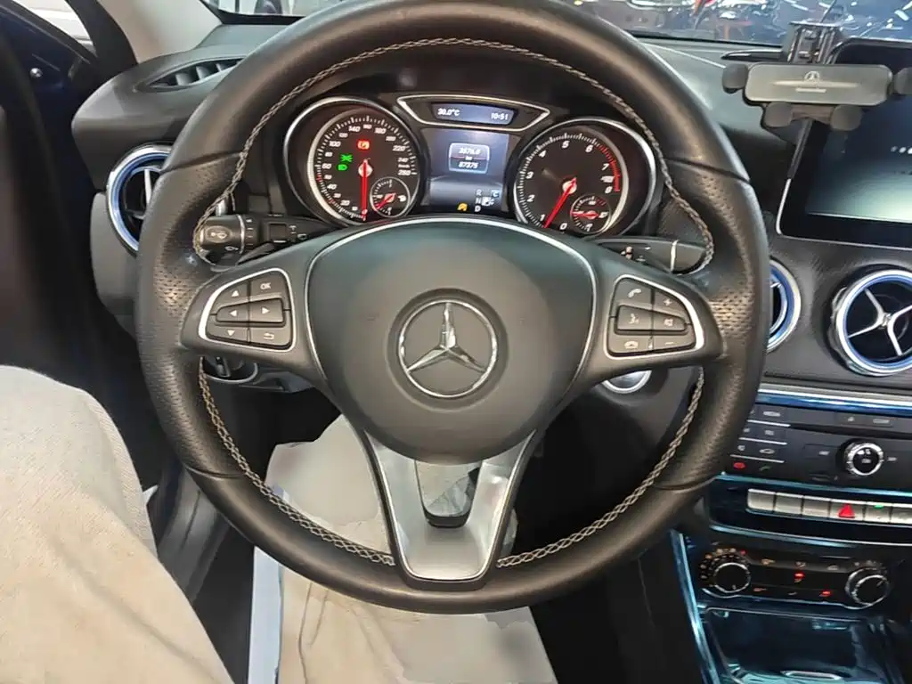 Mercedes-Benz GLA — миниатюра 11