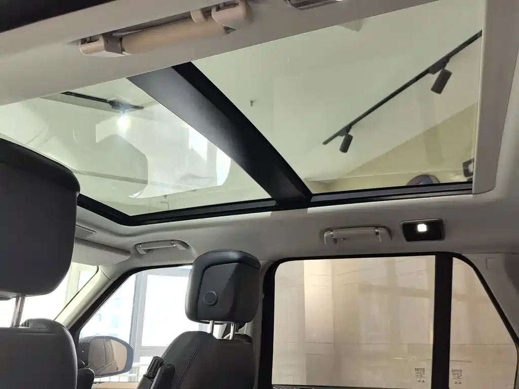 Land Rover Range Rover — миниатюра 13