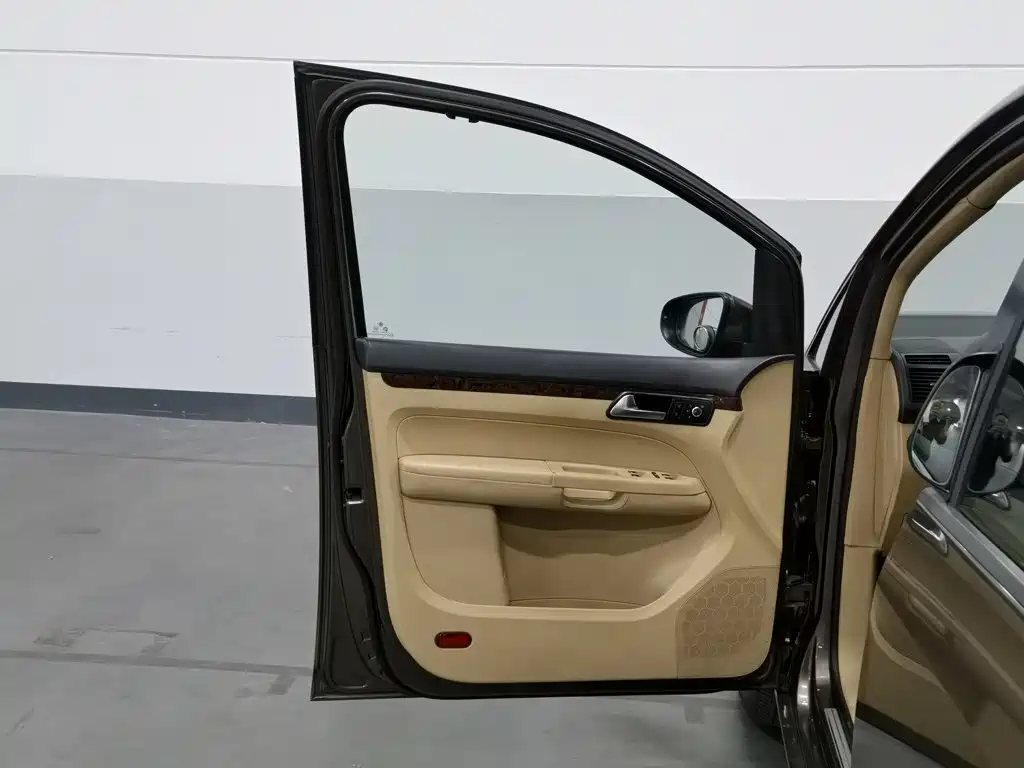 Volkswagen Touran — миниатюра 8