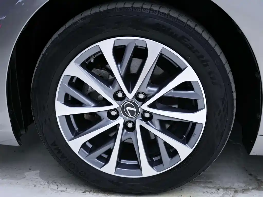 Lexus ES — миниатюра 10