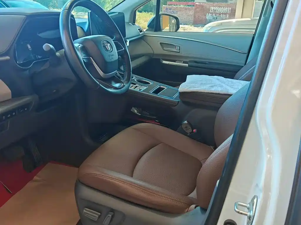 Toyota Sienna — миниатюра 6