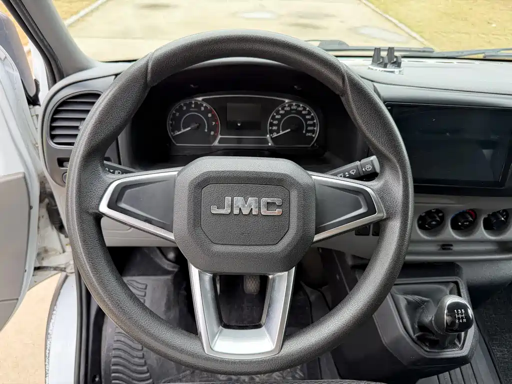 JMC Tesla — миниатюра 8