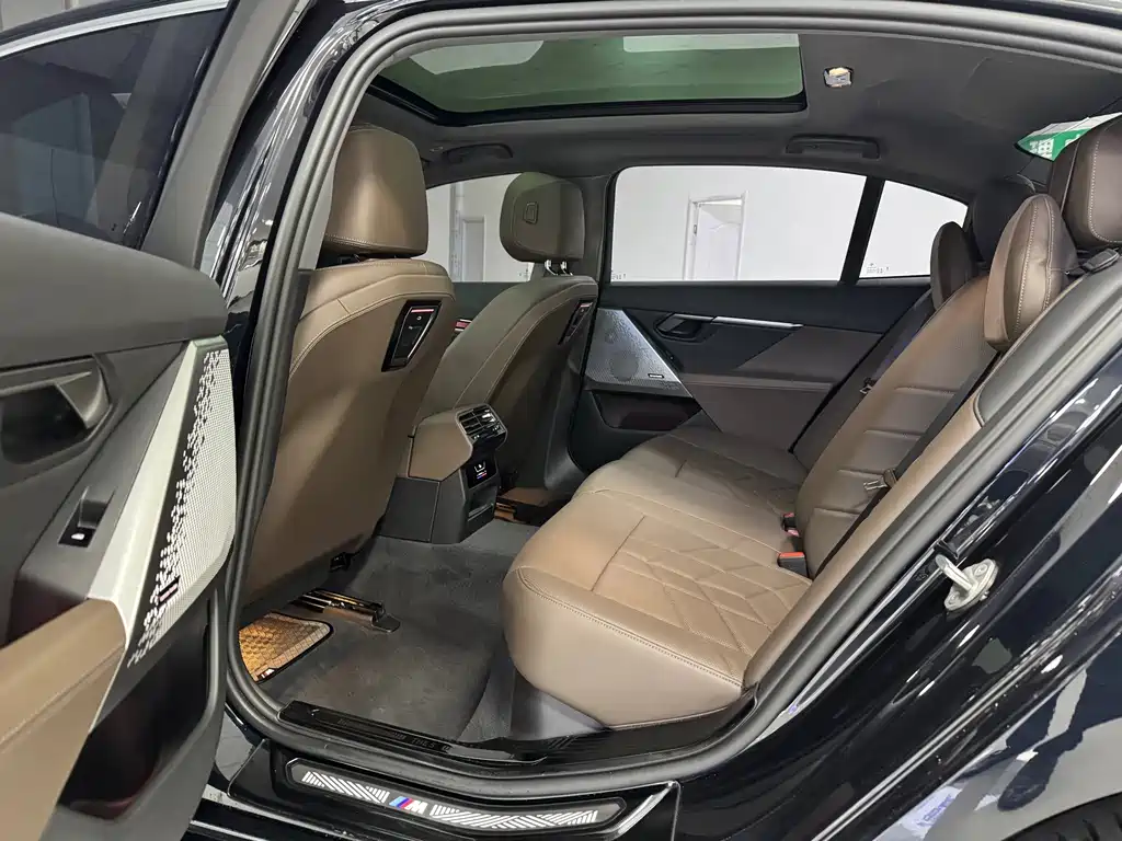 BMW 5 Series — миниатюра 6