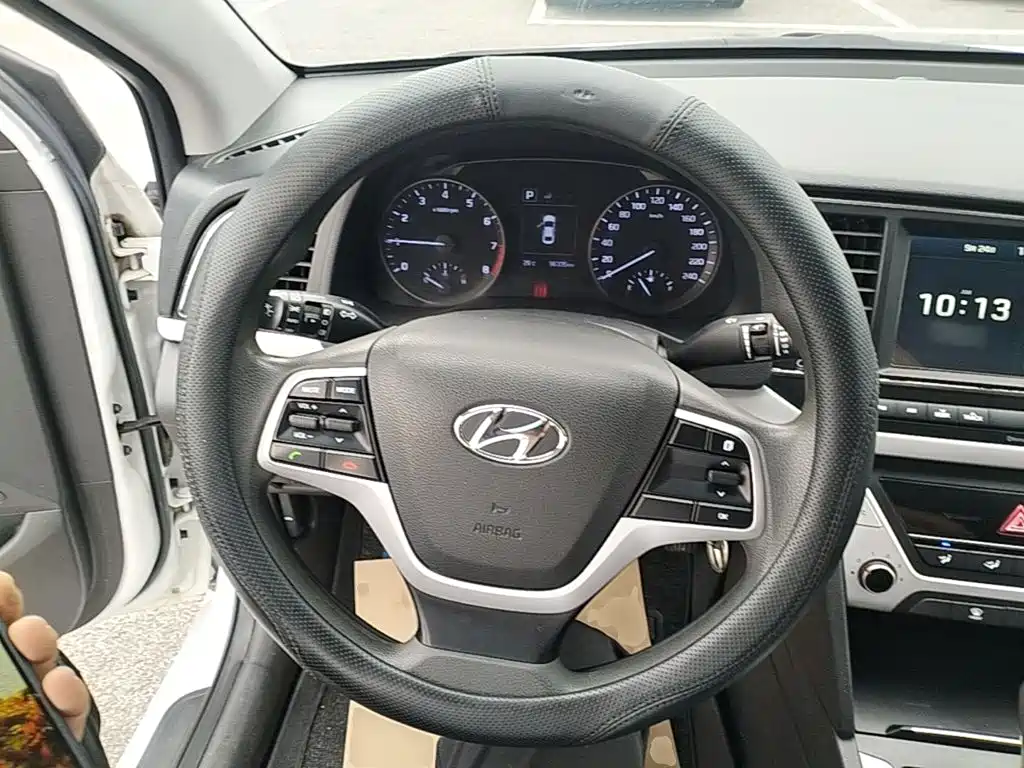 Hyundai Elantra — миниатюра 11
