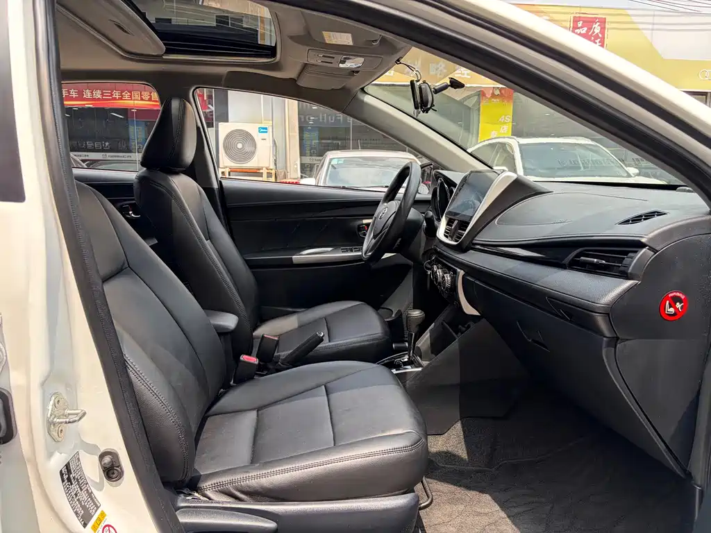 Toyota Yaris L — миниатюра 8