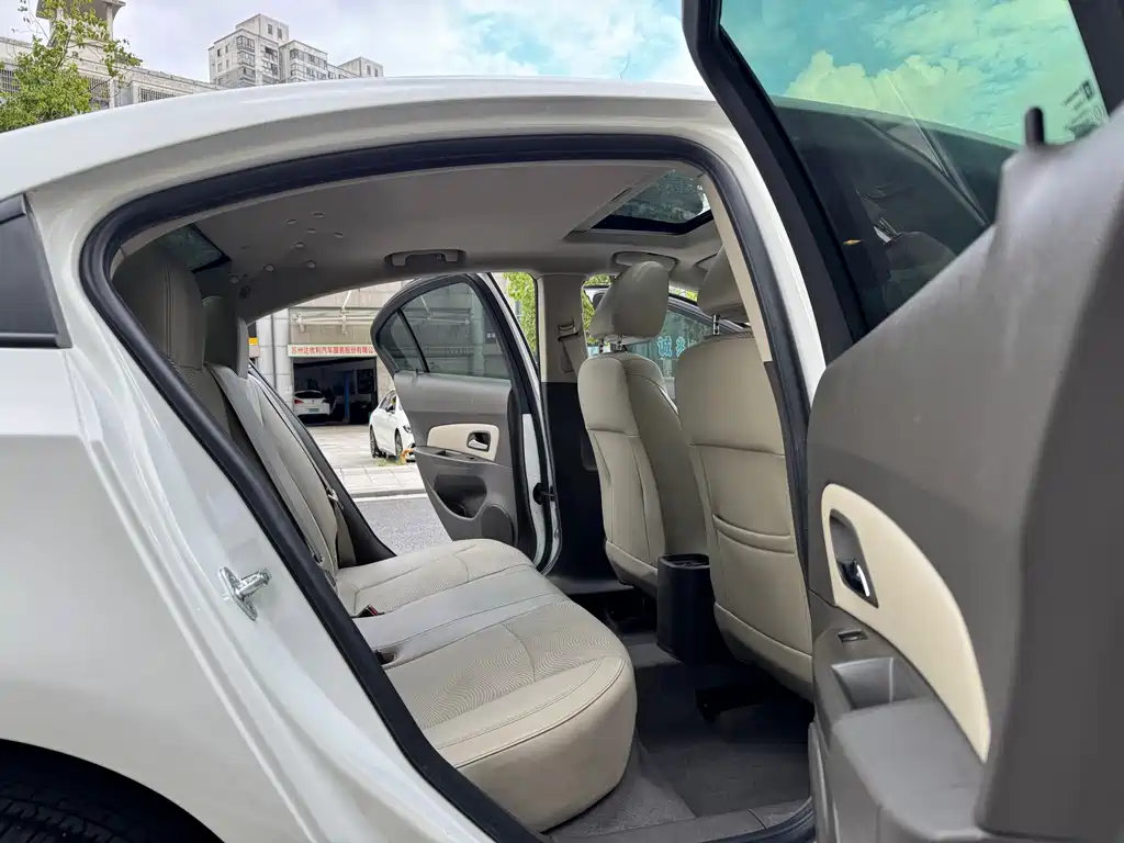 Chevrolet Cruze — миниатюра 14