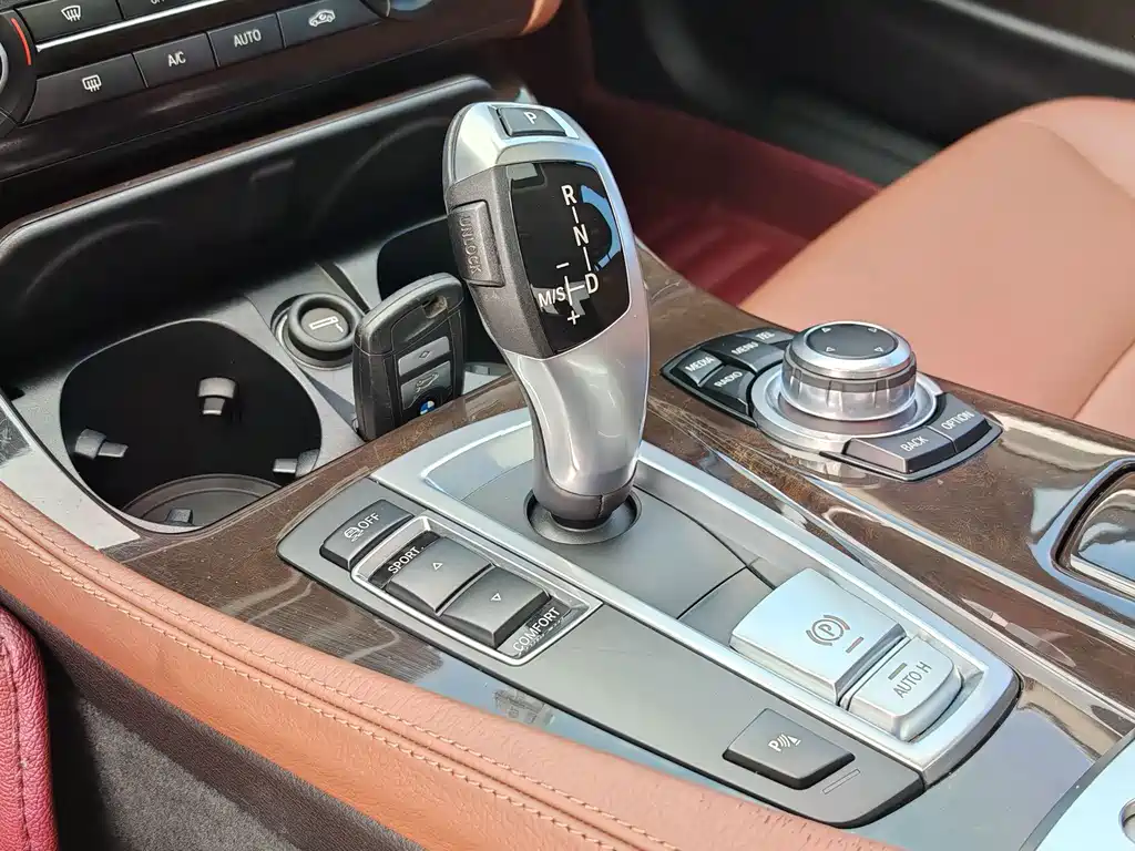 BMW 5 Series — миниатюра 29