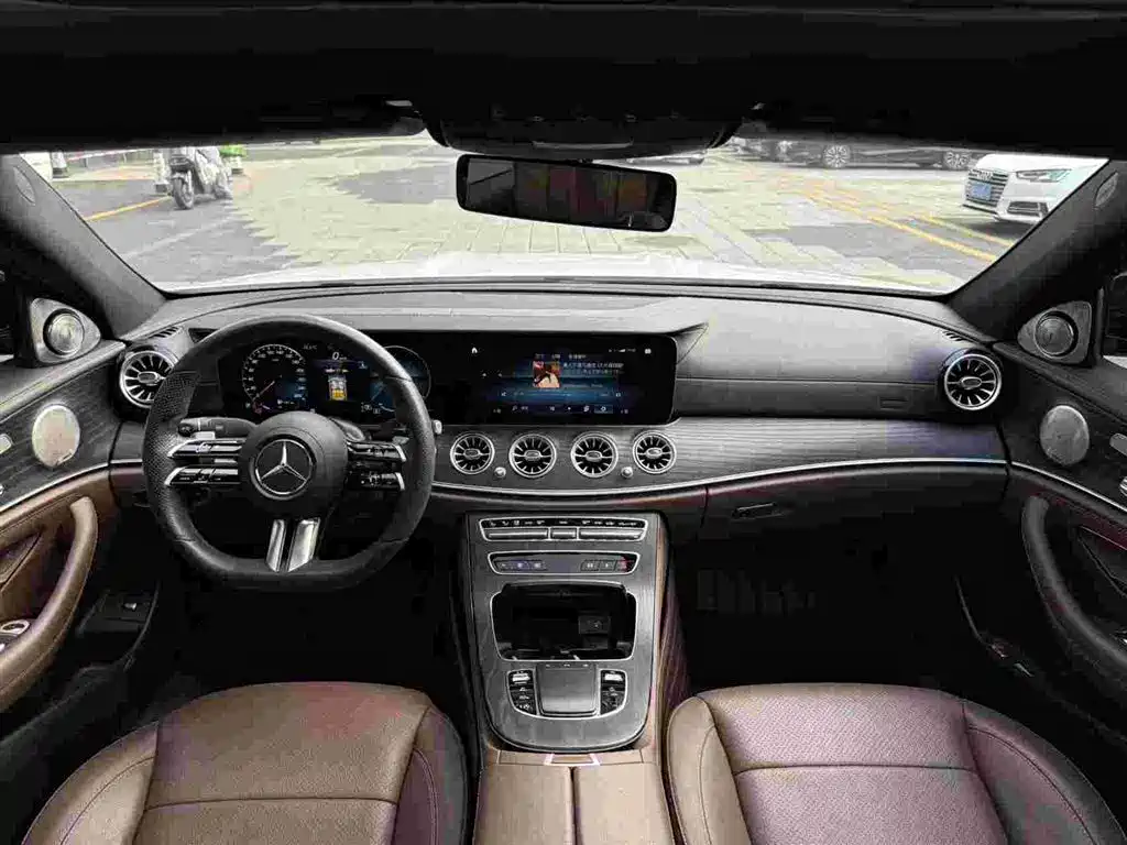 Mercedes-Benz E-Class — миниатюра 9