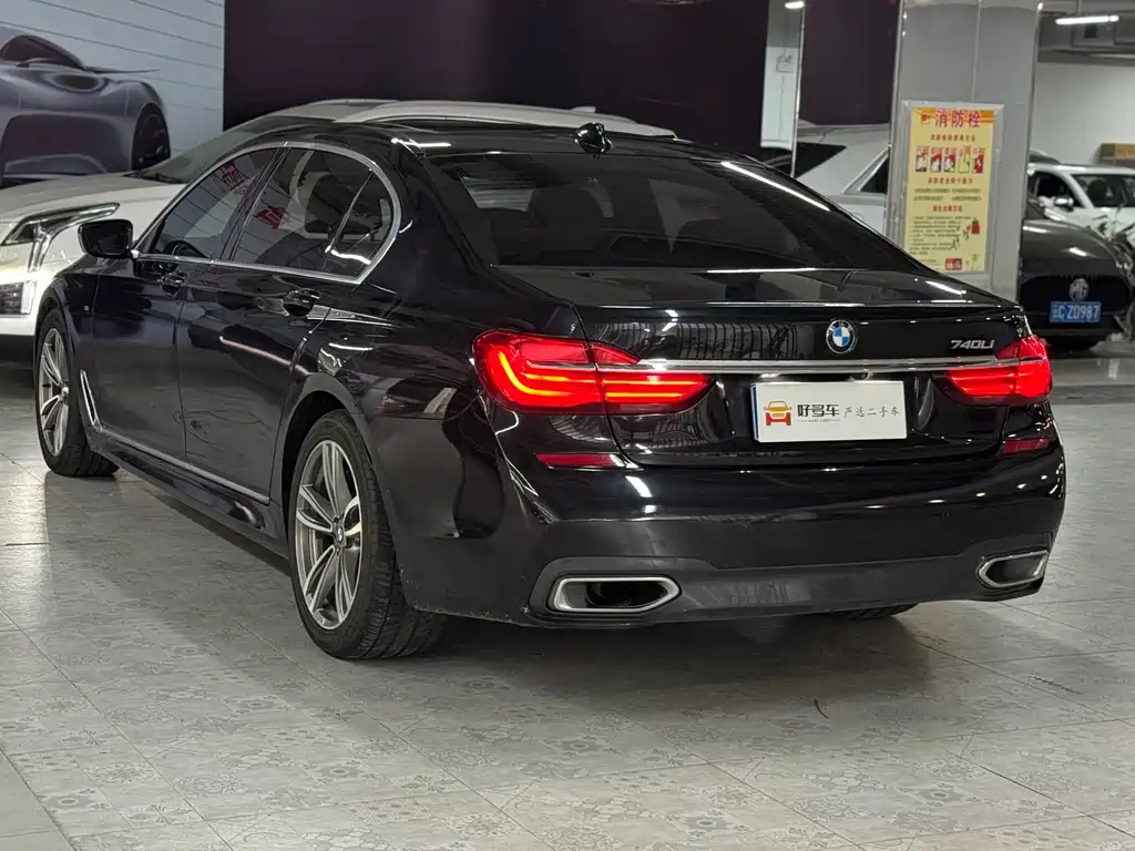 BMW 7 Series — миниатюра 7