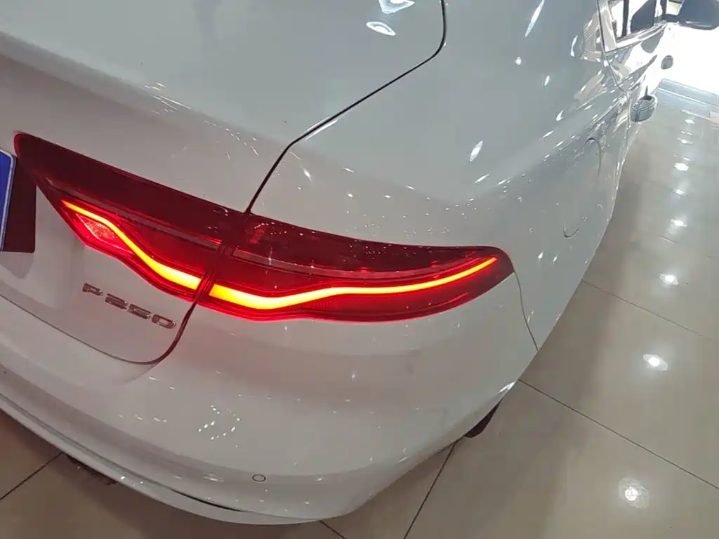 Jaguar XEL — миниатюра 8