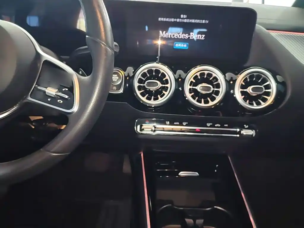 Mercedes-Benz GLA — миниатюра 10
