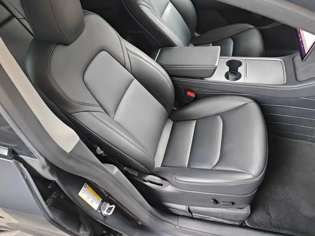 Tesla Model Y — миниатюра 25