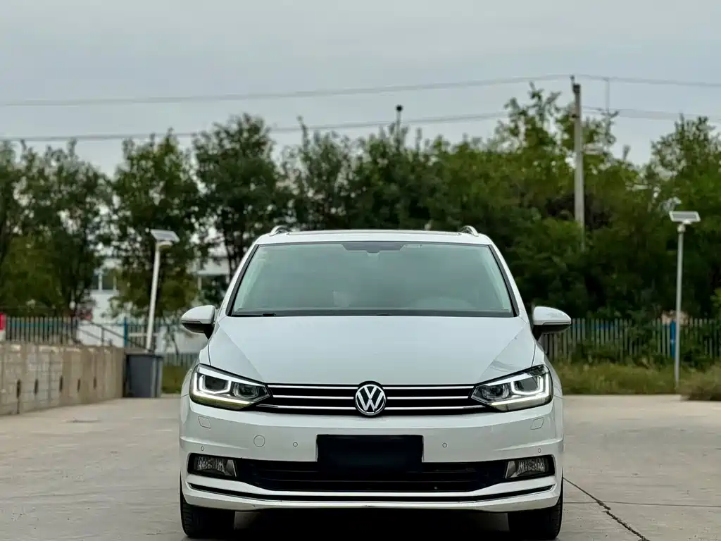 Volkswagen Touran — миниатюра 2