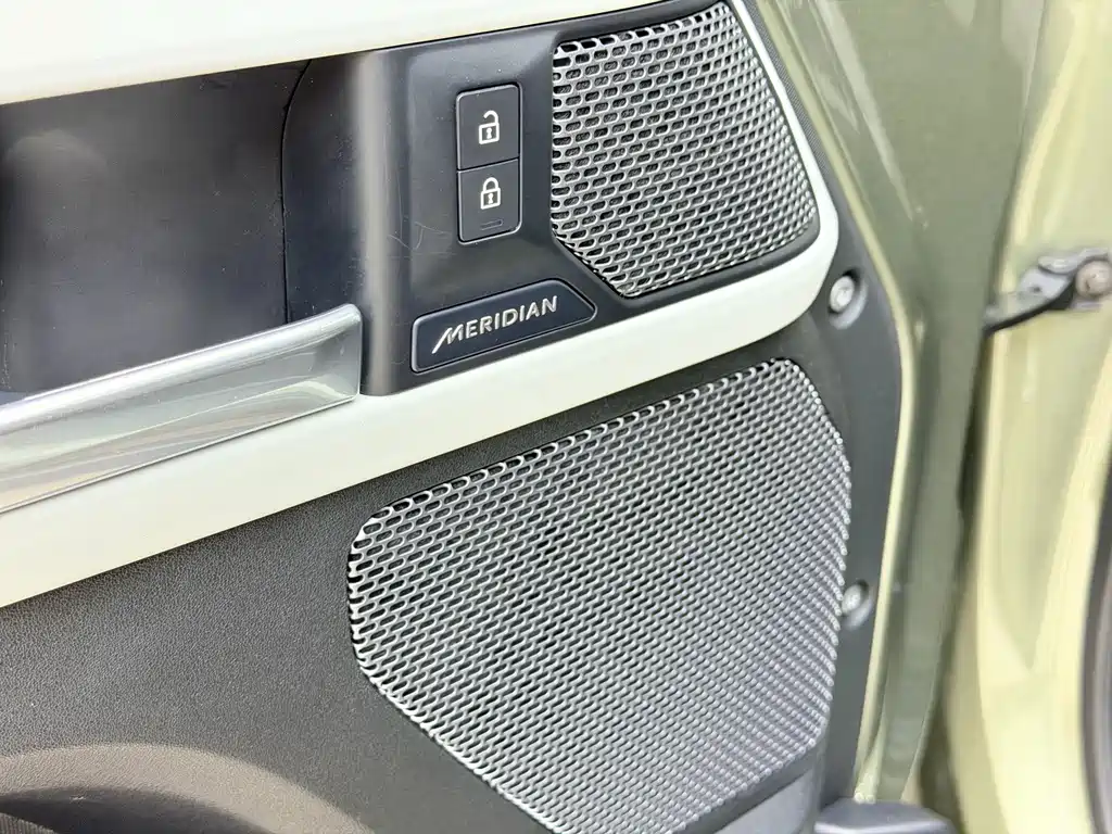 Land Rover Defender — миниатюра 6
