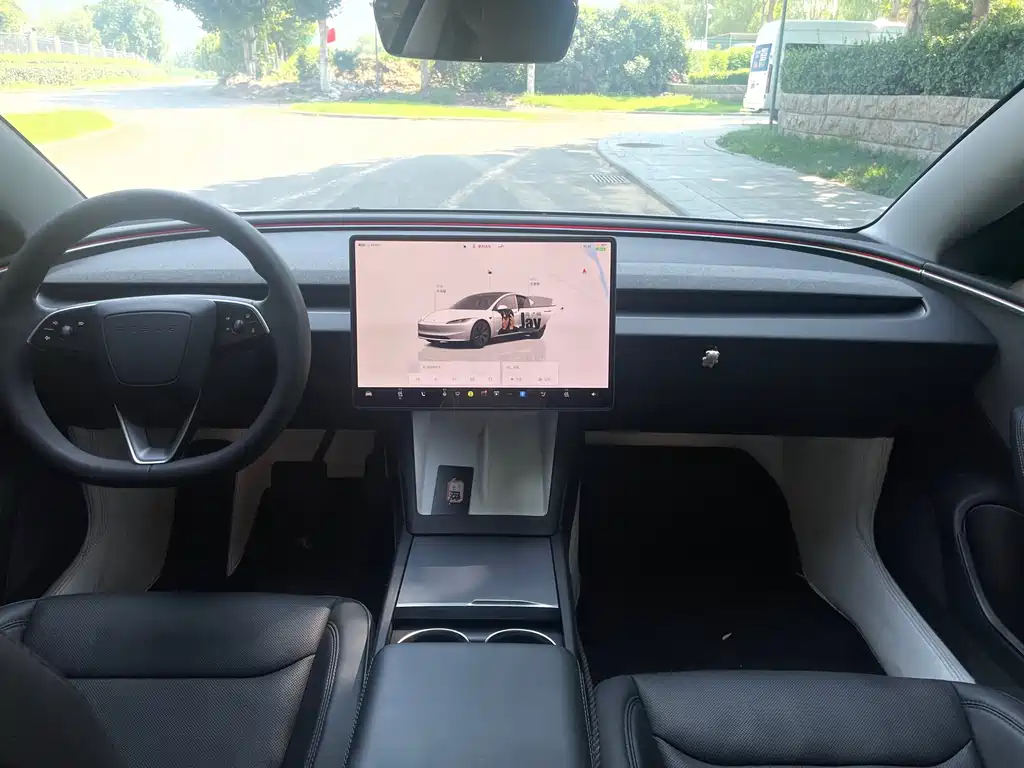 Tesla Model 3 — миниатюра 6