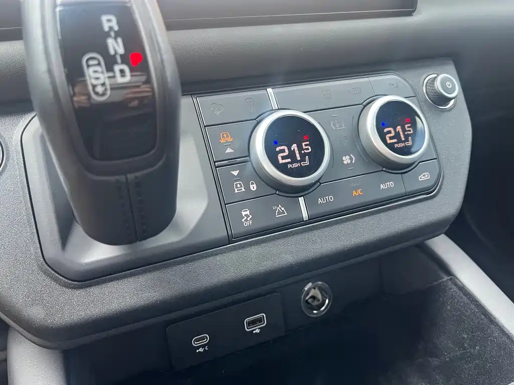 Land Rover Defender — миниатюра 17