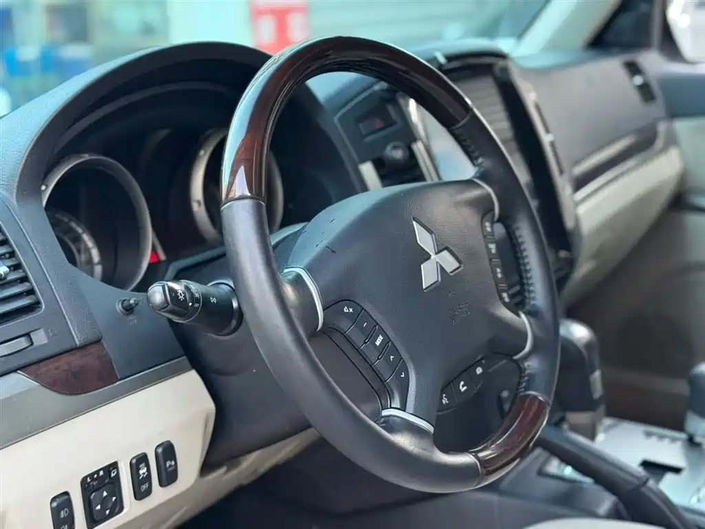 Mitsubishi V97 2019 3.8L AT