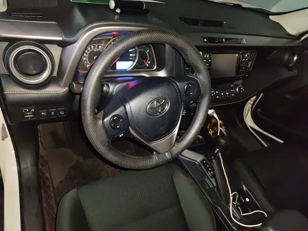 Toyota RAV4 — миниатюра 3