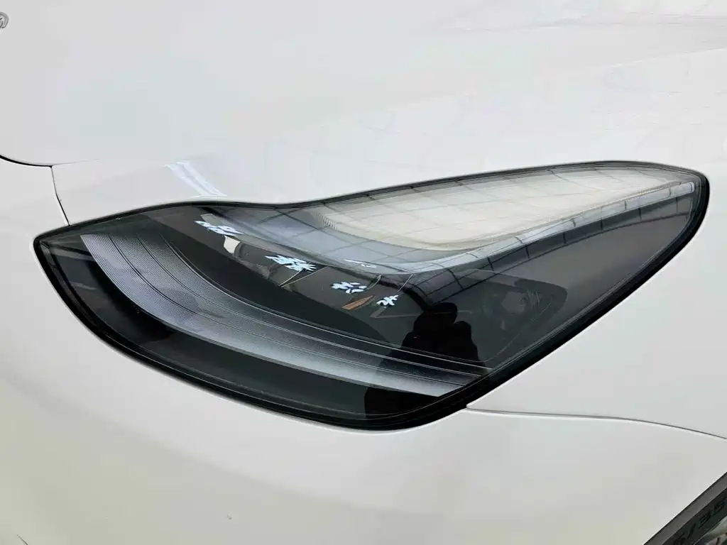 Tesla Model Y — миниатюра 14