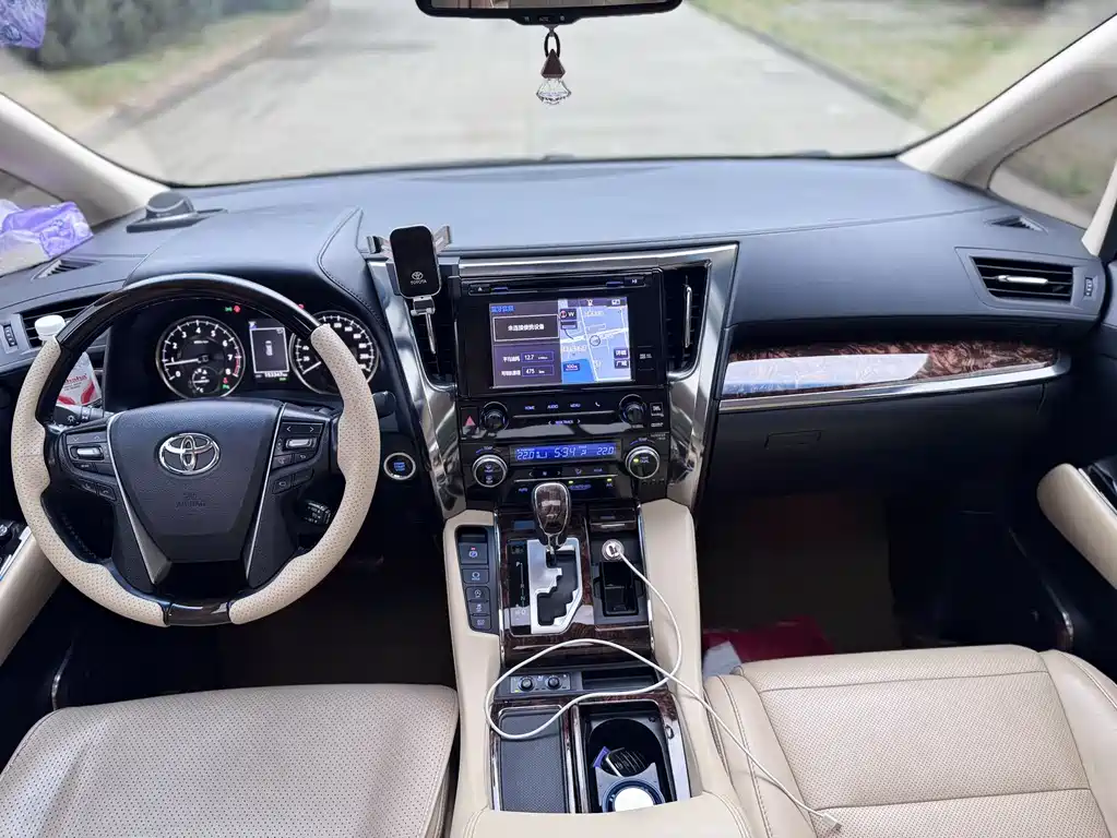 Toyota Alphard 2018 3.5L Luxury