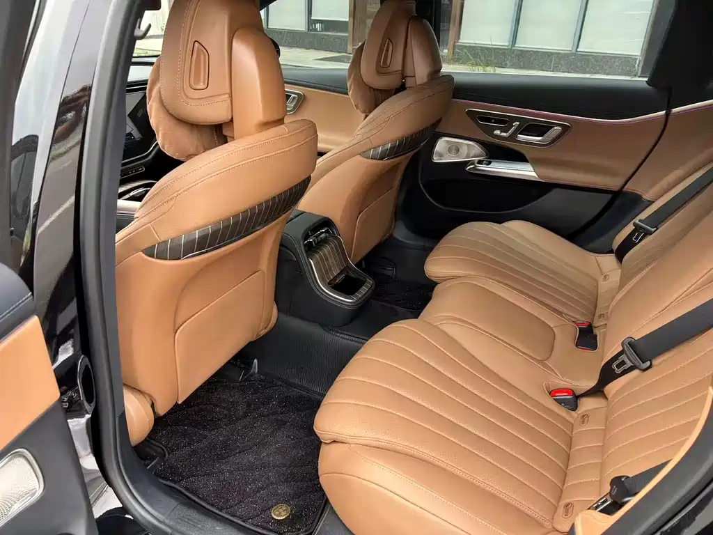 Mercedes-Benz E-Class — миниатюра 6