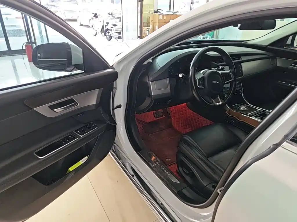 Jaguar XFL — миниатюра 16