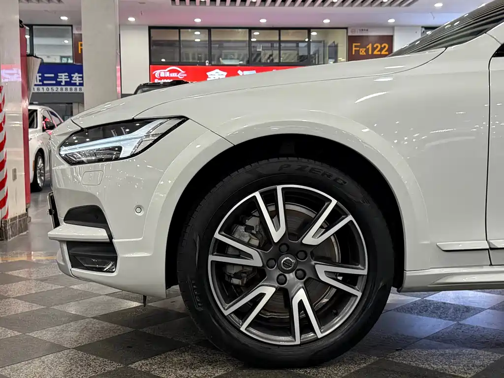 Volvo V90 — миниатюра 6