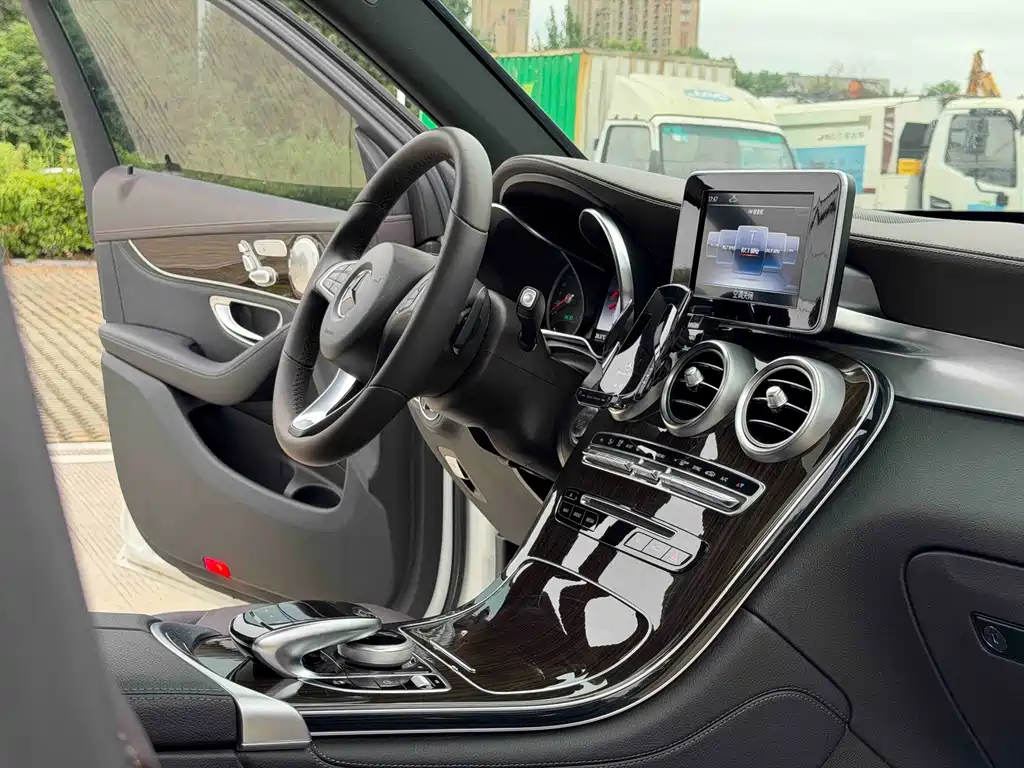 Mercedes-Benz GLC — миниатюра 12