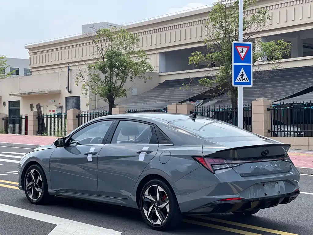 Hyundai Elantra — миниатюра 7