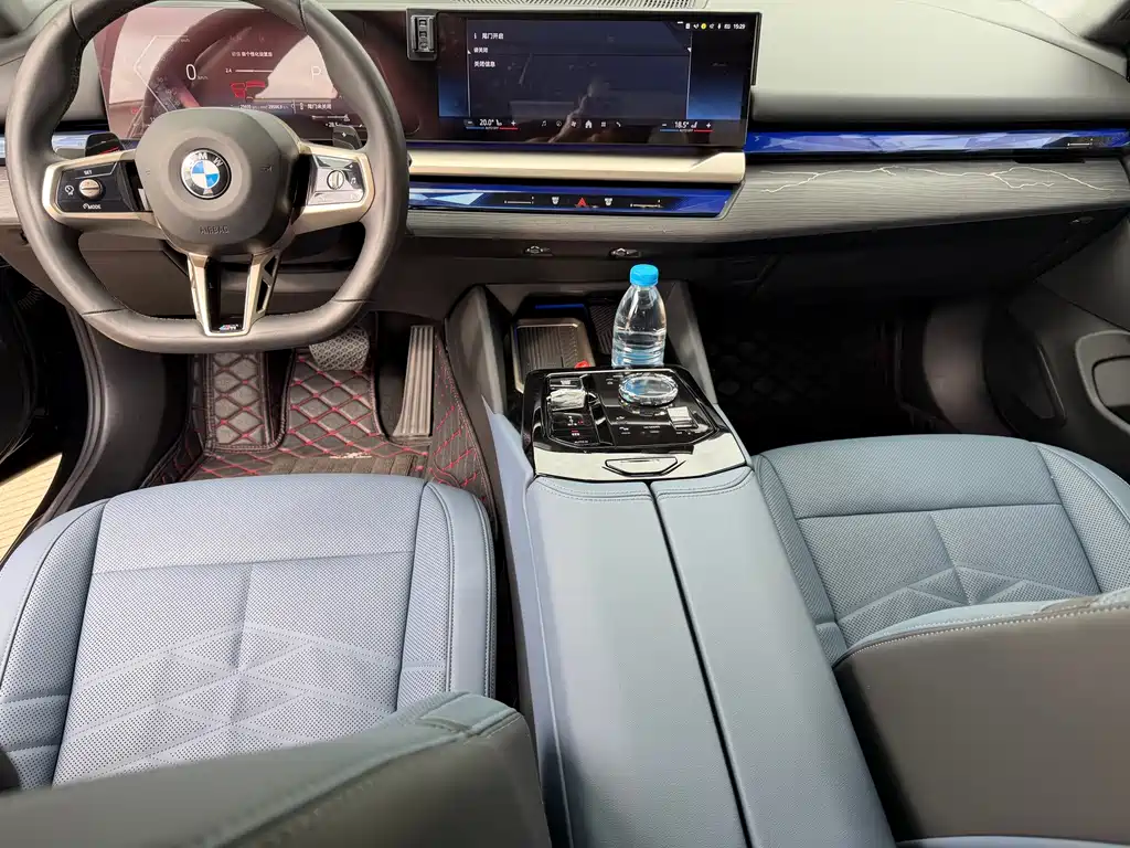 BMW 5 Series — миниатюра 8