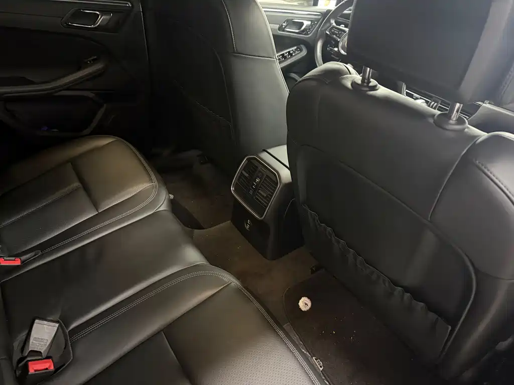 Porsche Macan — миниатюра 13