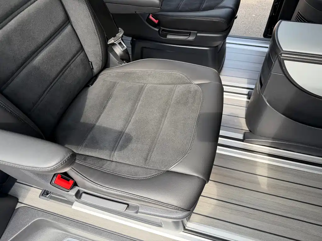 Volkswagen Multivan — миниатюра 24