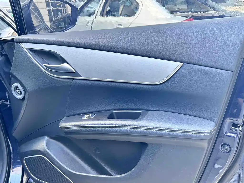 BYD MAX — миниатюра 9