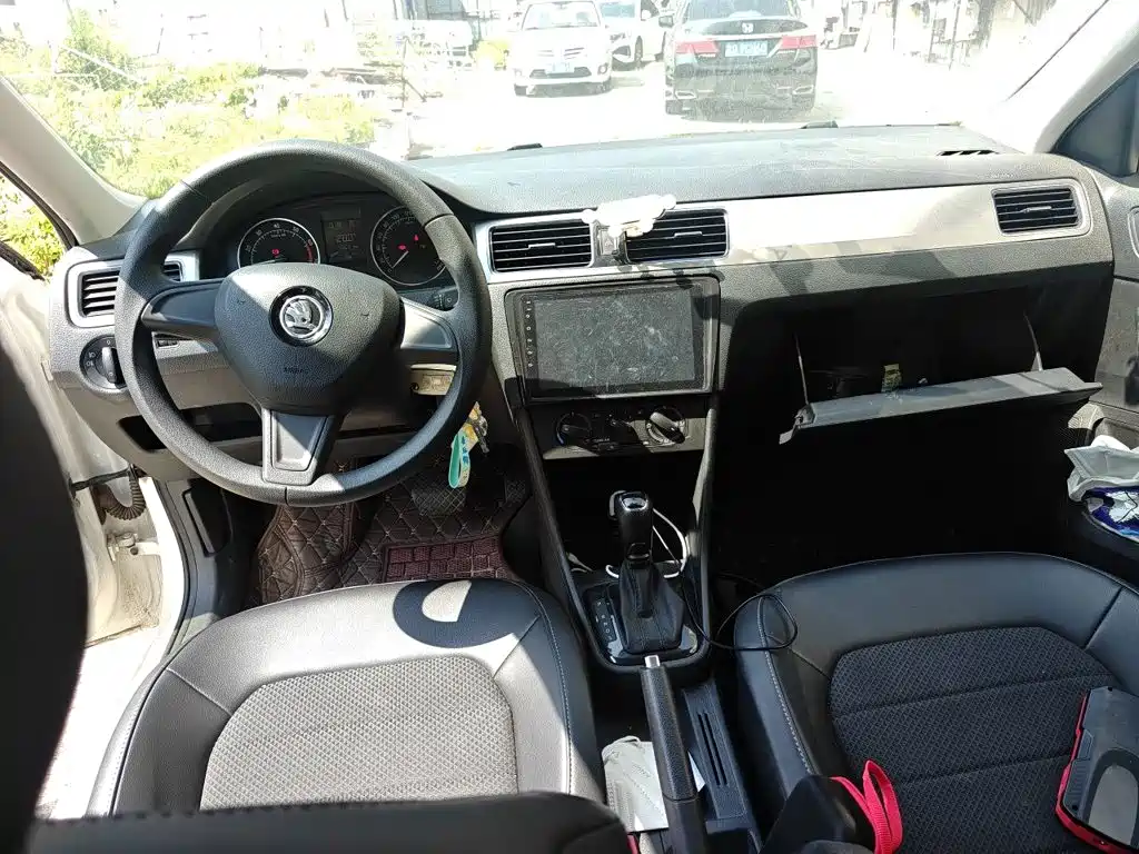 Skoda Rapid Spaceback — миниатюра 5