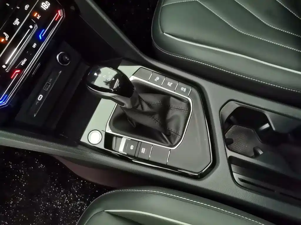 Volkswagen Tiguan L — миниатюра 14