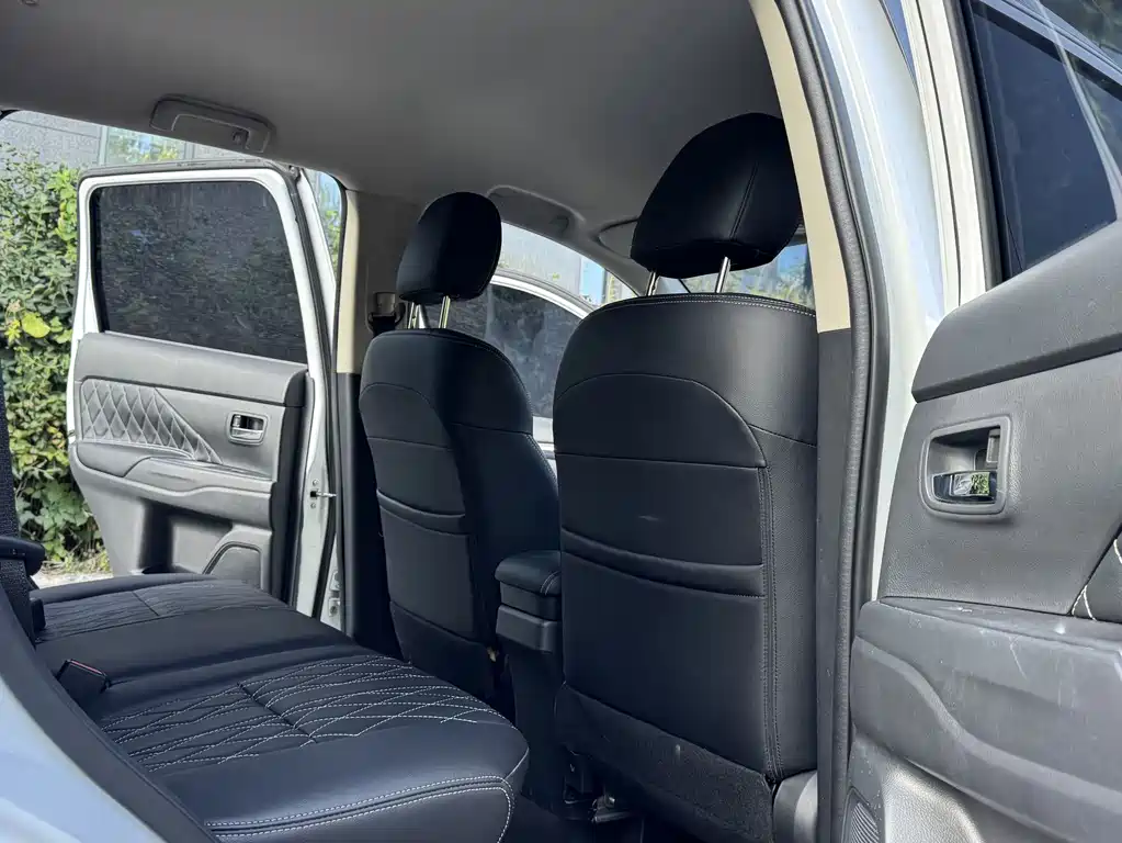 Mitsubishi Outlander — миниатюра 11