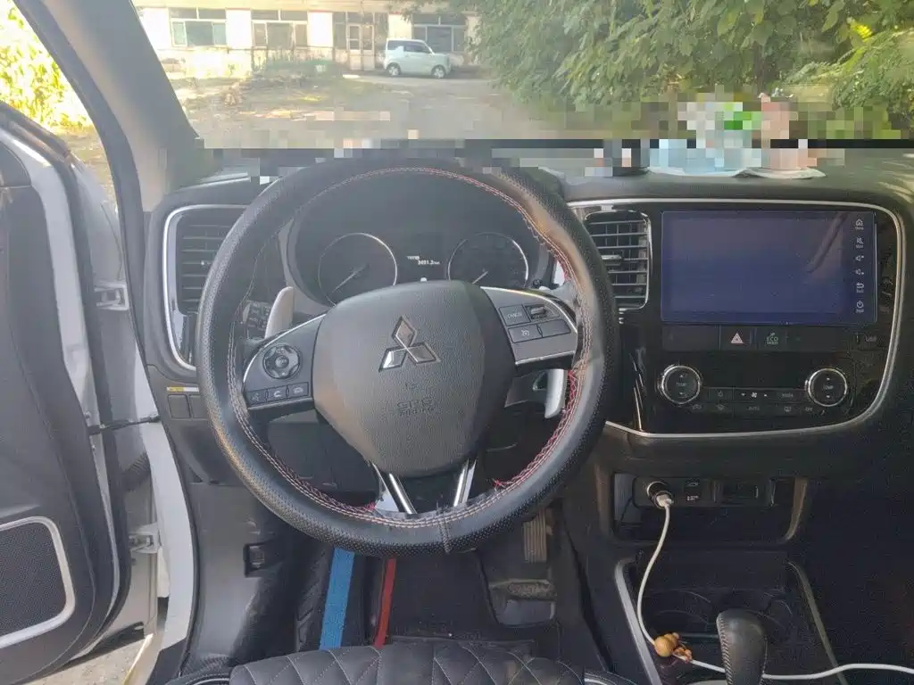 Mitsubishi Outlander — миниатюра 11