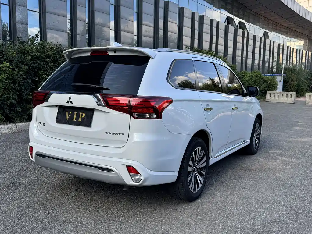Mitsubishi Outlander — миниатюра 5