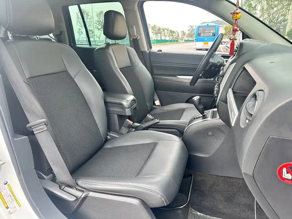Jeep Compass (Import) — миниатюра 22