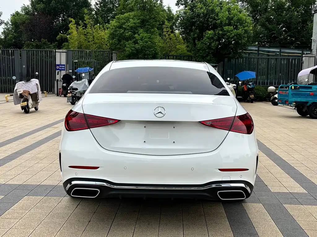 Mercedes-Benz C-Class — миниатюра 13