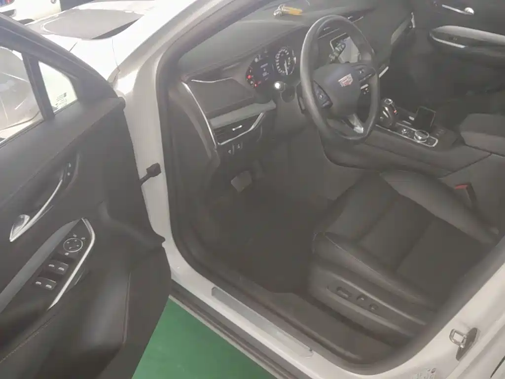 Cadillac XT4 — миниатюра 16
