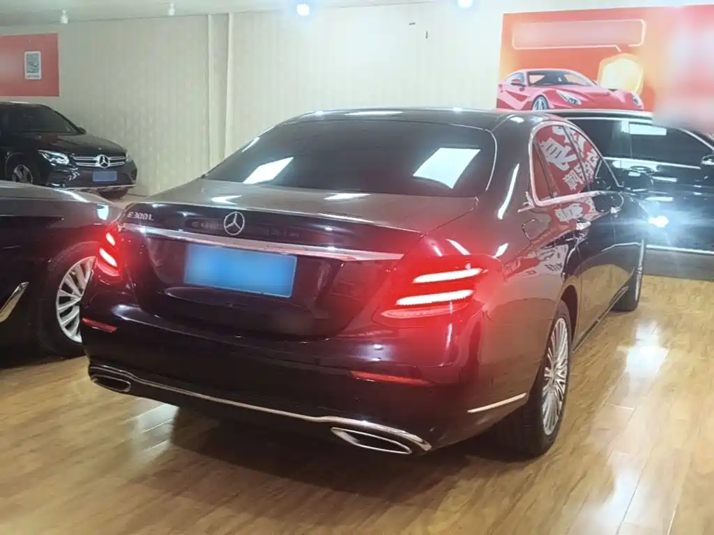 Mercedes-Benz E-Class — миниатюра 7