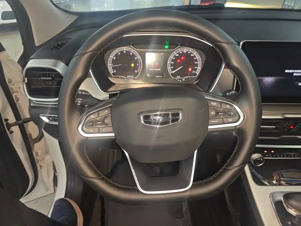 Geely Binyue — миниатюра 11