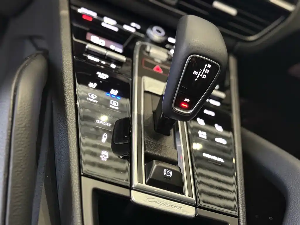 Porsche Cayenne — миниатюра 6