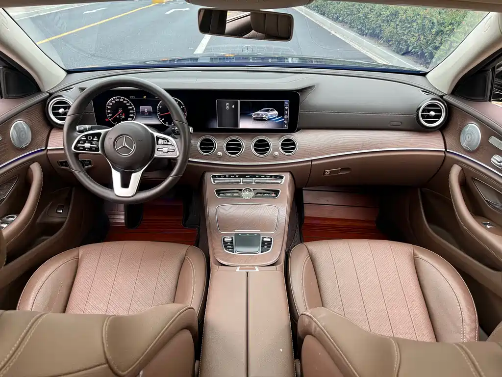 Mercedes-Benz E-Class — миниатюра 17