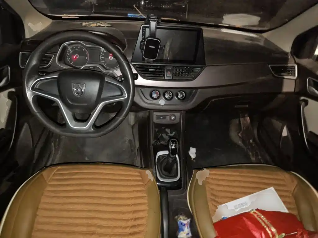 Baojun 310W — миниатюра 5